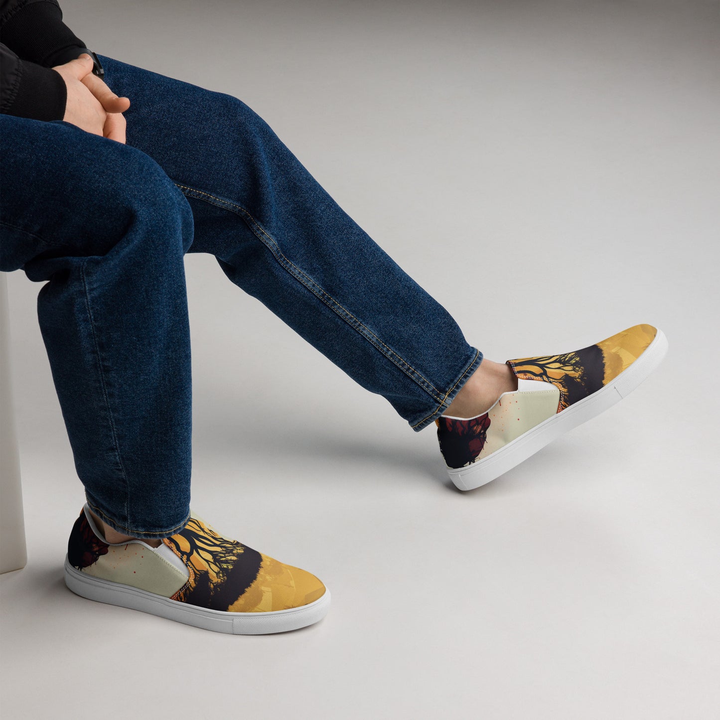 Ethnic design print: Men’s slip-on canvas shoes